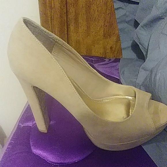 Shoes - Picture 3 of 4